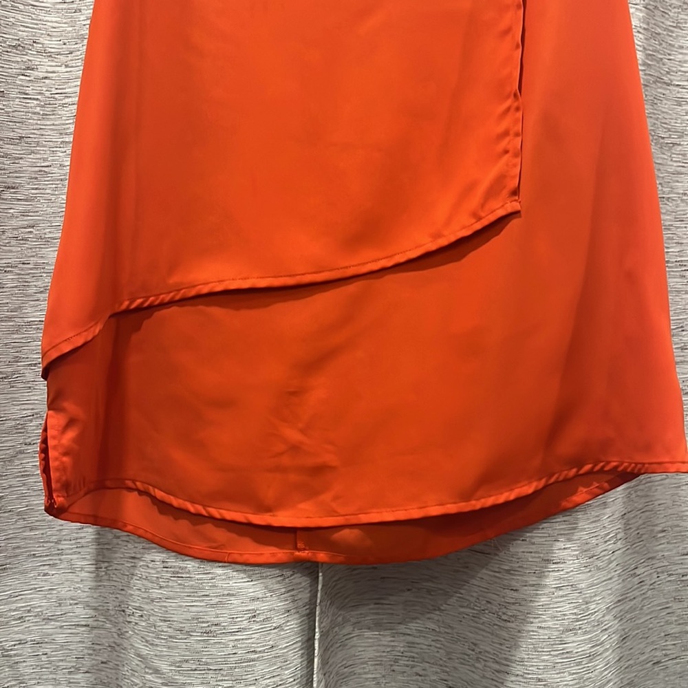 🚨2/$10🚨BcbgMaxAzria Orange Top - Picture 2 of 7